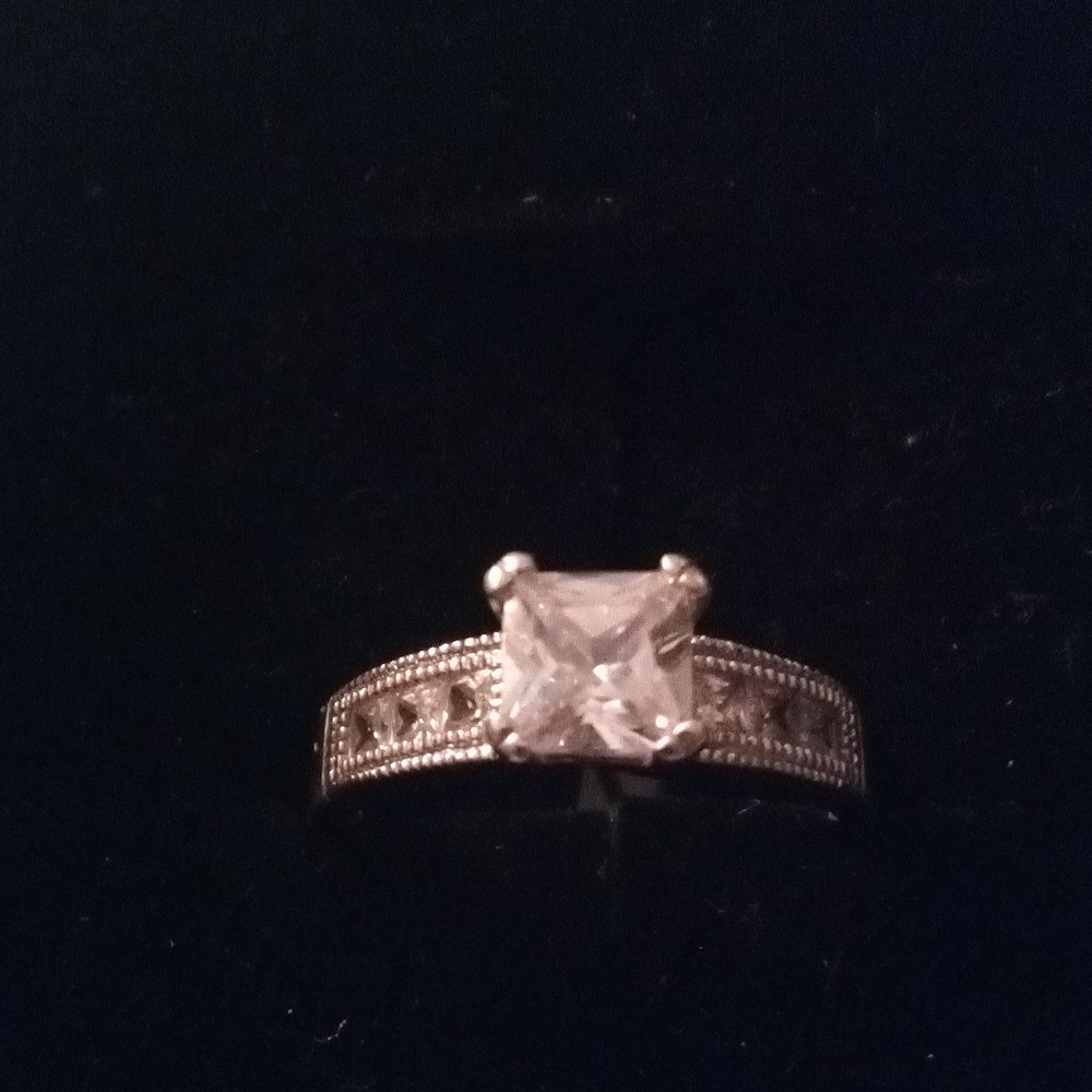 Vintage Sterling Silver ring.. lovely